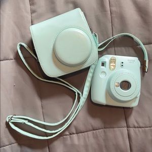 Instamax Mini 9 and Carrying Case